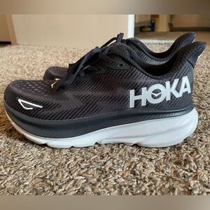 Hoka Clifton 9 women’s size 6